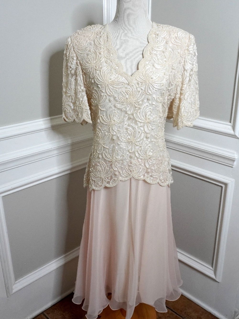 Vintage Laurence Kazar Lace, Pearls, Sequins White/Pink Formal Dress, Size M